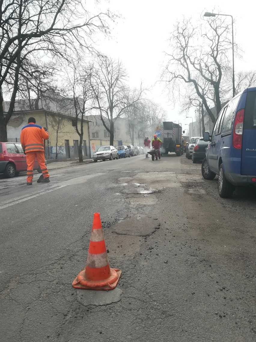 Usuwanie dziur w ulicach kosztowało już 100 tys. zł, ale tego nie widać...Stan ulic jest tragiczny!
