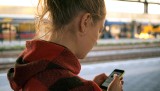 Sexting zagrożeniem dla młodzieży w sieci. „Potrzebna edukacja i przygotowanie uczniów do świadomego korzystania z technologii”