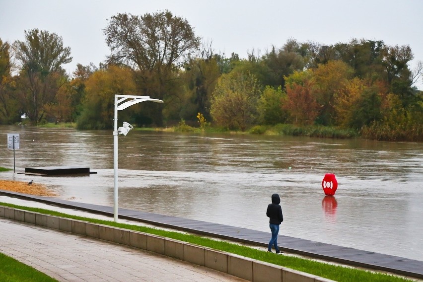 Obecny poziom Odry to 450 cm. W poniedziałek prognozuje się...