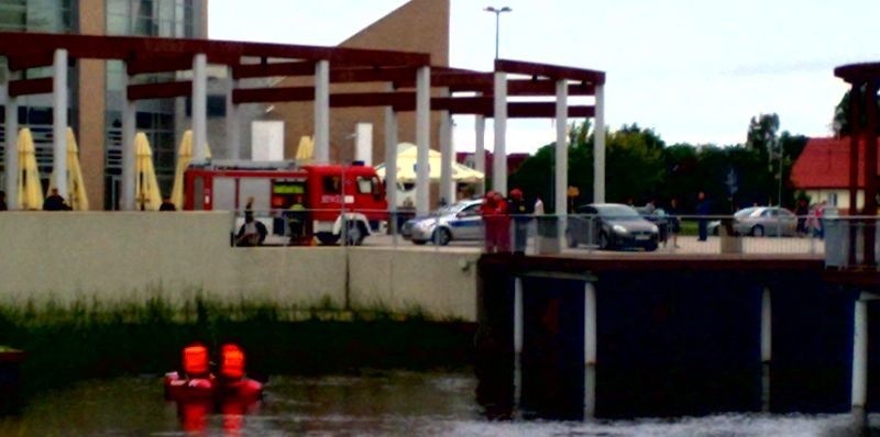 Z ostatniej chwili: Strażacy wyłowili topielca przy Galerii Białej (zdjęcia)