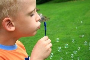 Zabawki coraz częściej bywają dla dzieci szkodliwe z powodu substacji, które zawierają. (fot. sxc)