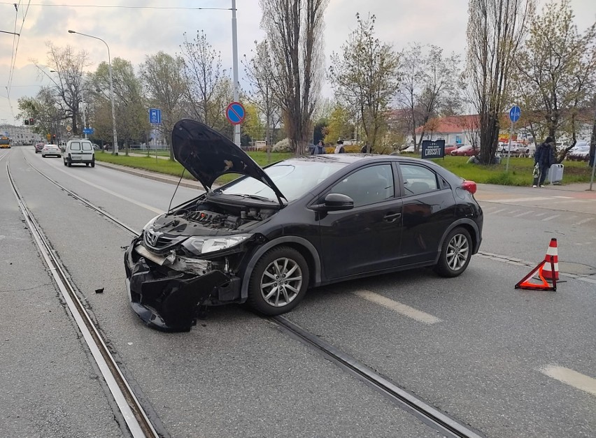 Wypadek auta osobowego i motocykla na ul. Grabiszyńskiej