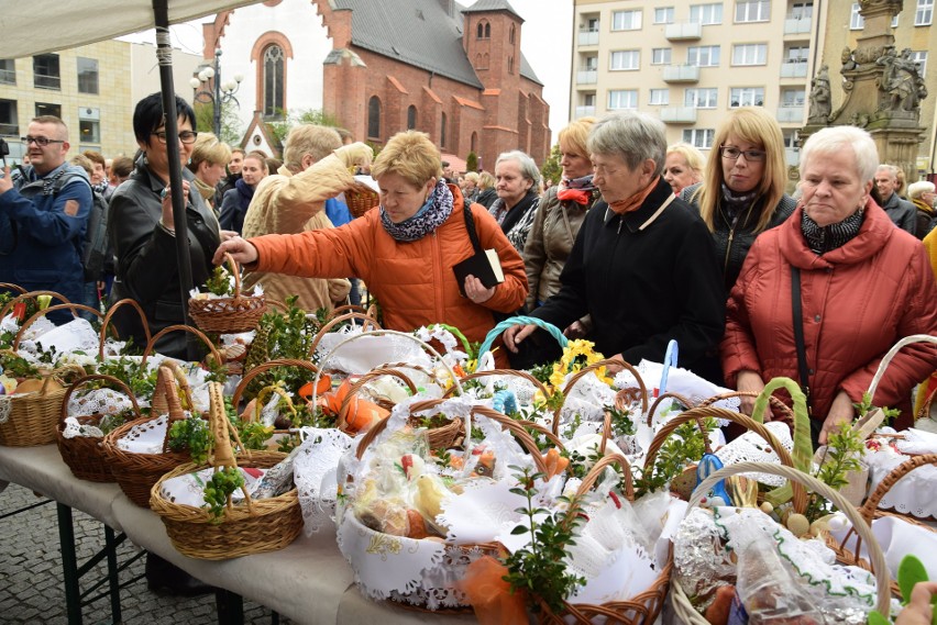 W Raciborzu poświęcono pokarmy i częstowano żurkiem