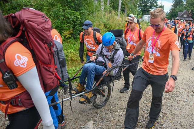 Wielka akcja Szerpów Nadziej. Kilkaset osób pomagało niepełnosprawnych w zdobywaniu tatrzańskich szczytów