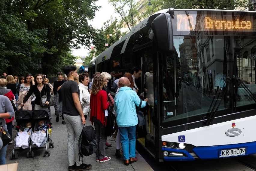 Autobusy kursujące z Bronowic regularnie tkwią w wielkich...