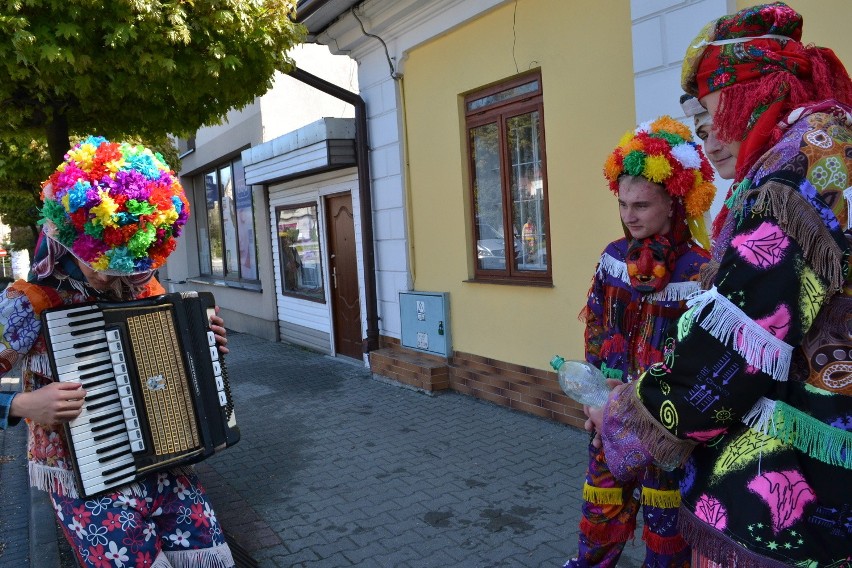 Wilamowskie śmiergusty 2014, czyli leją od samego rana