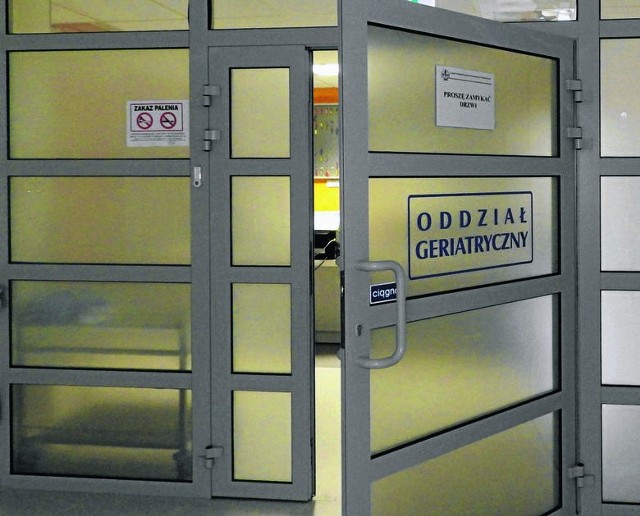 W szpitalu w Wadowicach zostanie utworzony oddział dla chorych na koronawirusa, na 49 łożek. Musieli je zwolnić z tego powodu m.in. pacjenci oddziału geriatrii, których odesłano do domu.