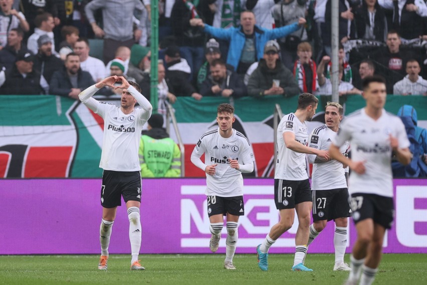 Legia - Raków LIVE! Ostre strzelanie w hicie. Padły już trzy...