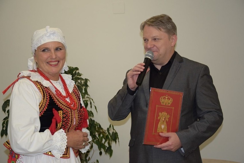 Burmistrz Wolbromia podziękował gospodyniom z KGW za współpracę i ich wkład w rozwój kulturalny regionu 
