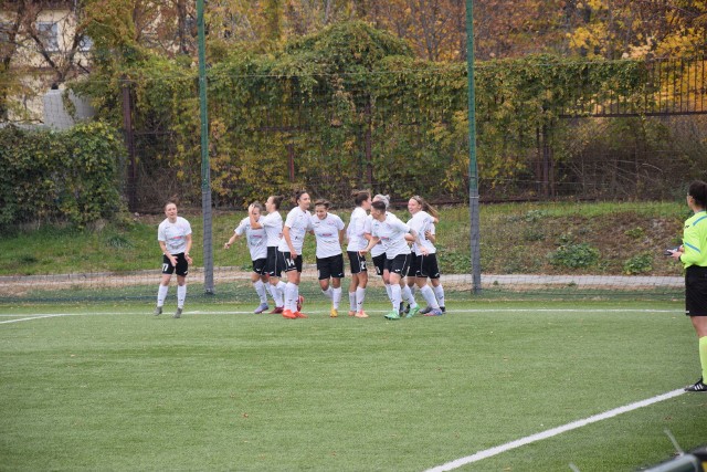 Sportowa Czwórka pewnie pokonała Pogoń Szczecin 3:0 w meczu Ekstraligi kobiet.