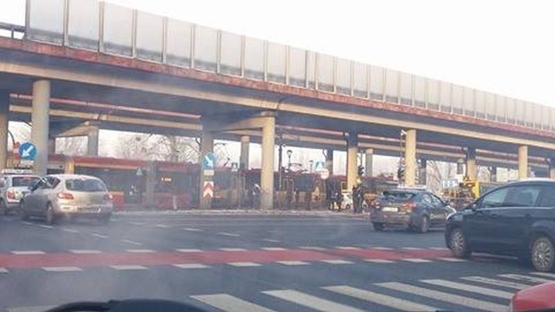 Nie jeżdżą tramwaje i autobusy na al. Bandurskiego przy al. Włókniarzy. OBJAZDY