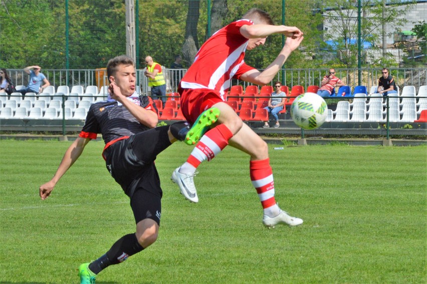 3. liga. Po kontrowersyjnym rzucie wolnym Soła Oświęcim przegrała z Resovią. Sędzia wyklaskany przez kibiców [ZDJĘCIA]