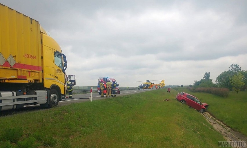 Wypadek na autostradzie A4 w powiecie strzeleckim. Na miejscu lądował śmigłowiec Lotniczego Pogotowia Ratunkowego