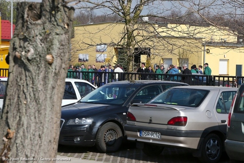 Wojna o fabrykę Araj w Kątach Wrocławskich. Do akcji wkroczył komornik [ZDJĘCIA]