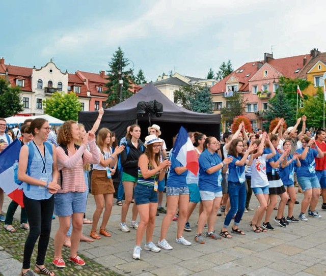 Pielgrzymi opanowali Rynek w Myślenicach