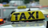 Klient zaatakował taksówkarza z Gdańska? Policjanci szukają młodego mężczyzny, który miał uderzyć kierowcę i uszkodzić auto