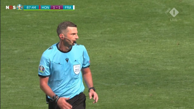 Sędzia Michael Oliver z Anglii