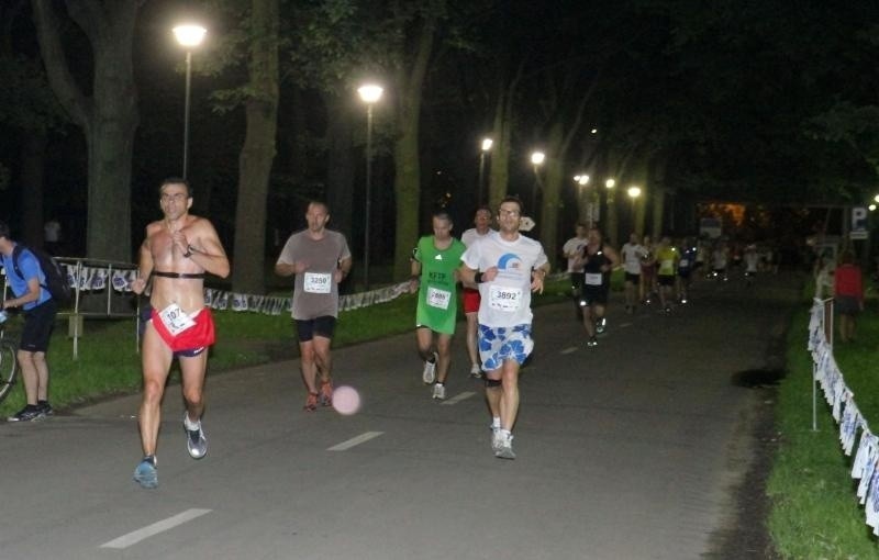 Nocny Wrocław Półmaraton 2013 odwołany! Tłum spontanicznie ruszył ulicami! A Dutkiewicz przeprasza