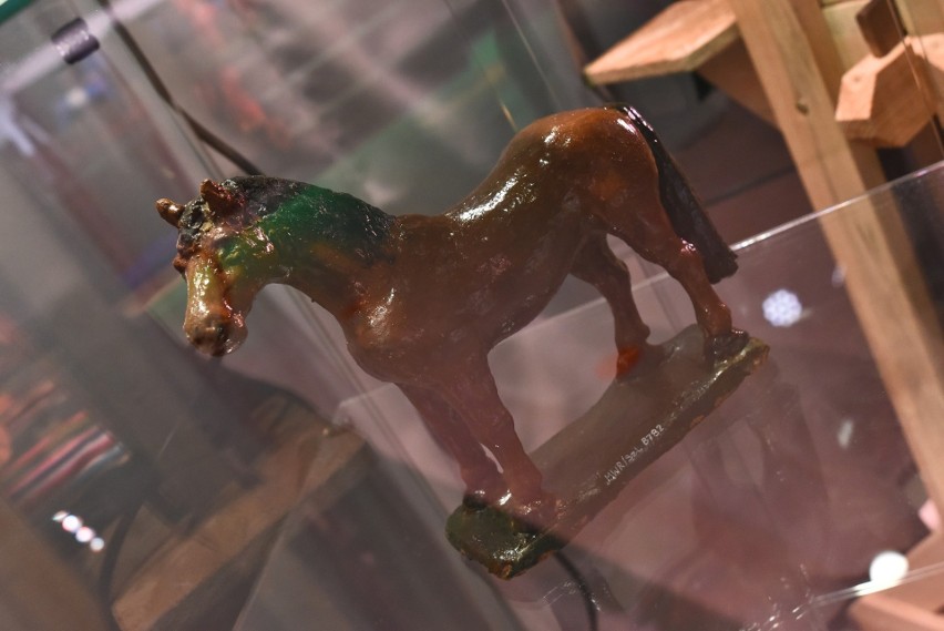 Koń w sztuce ludowej - wystawa z okazji skaryszewskiego jarmarku końskiego Wstępy 2024. Zobacz zdjęcia