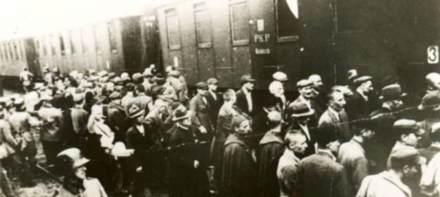 Pierwsza grupa Polaków, która została przywieziona do KL Auschwitz 14 czerwca 1940.
