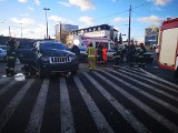 Uwaga kierowcy! Wypadek na rondzie Jagiellonów w Bydgoszczy [zdjęcia]
