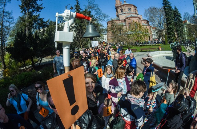 Strajkujący nauczyciele tracili tygodniowo nawet kilkaset złotych
