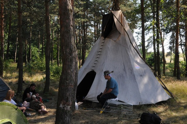 Na terenie Przystanku Woodstock stoi prawdziwe indiańskie tipi.