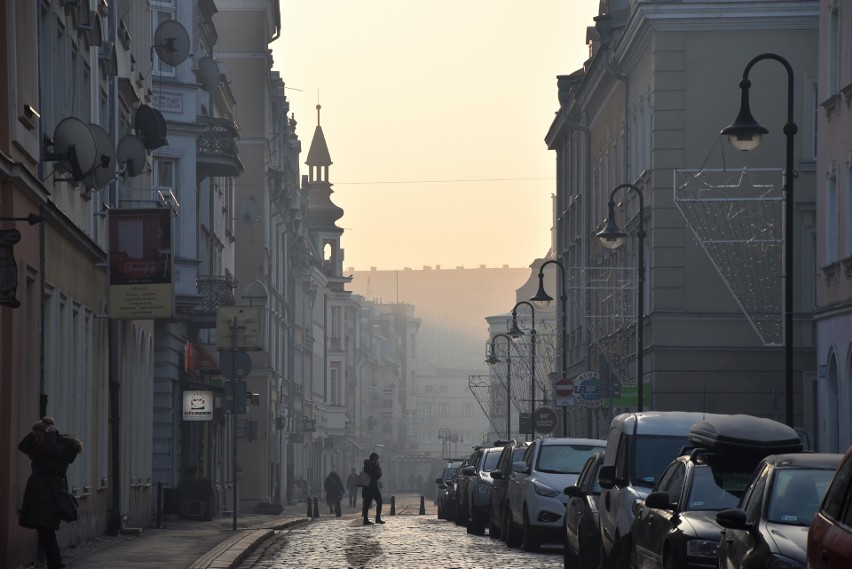 Smog w Opolu o poranku w piątek 17 stycznia