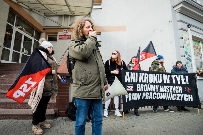 Jest grupa byłych pracowników hostelu, która twierdzi, że...