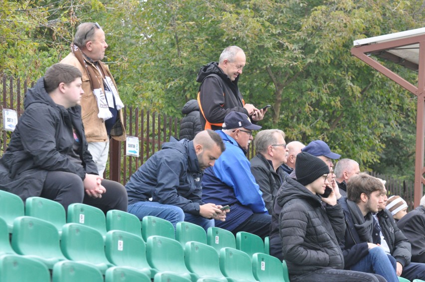 16.10.2021, Kraków: kibice na meczu II ligi Garbarnia -...