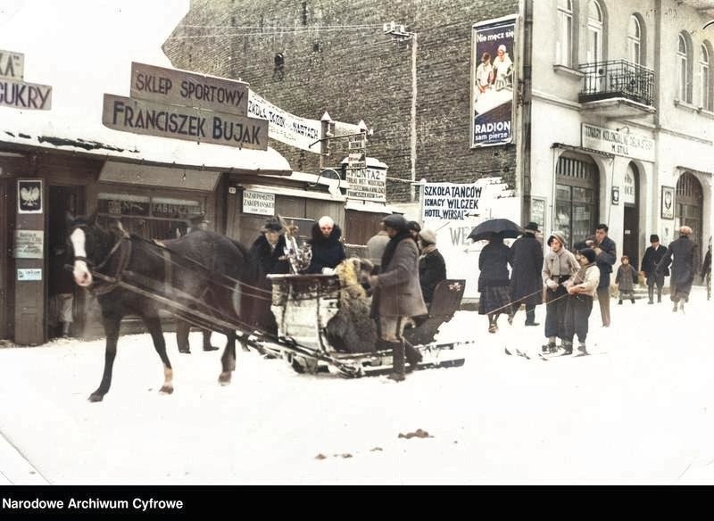 Zakopane. Krupówki z dawnych lat. Zobacz przedwojenne zdjęcia w kolorze 