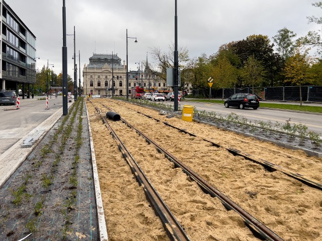 Powoli dobiega końca budowa Bulwarów Północnych w Łodzi. Na 650-metrowym odcinku ul. Ogrodowej i ul. Północnej pojawi się nowa jezdnia, chodniki i ścieżka rowerowa.