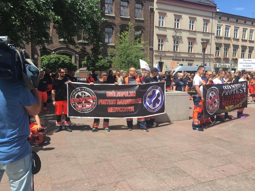 Kraków. Głośny protest ratowników medycznych