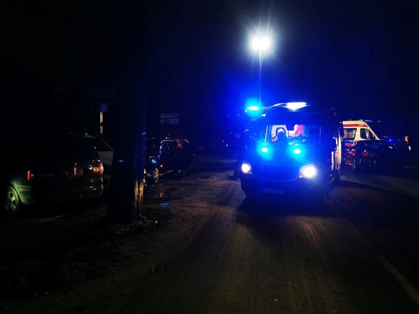 Wypadek na ul. Lechickiej w Koszalinie. Dwie osoby trafiły do szpitala [ZDJĘCIA]