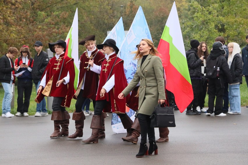 Nowa nazwa alei w Parku Ludowym zobowiązuje. To miejsce dla młodzieży. Zobacz zdjęcia