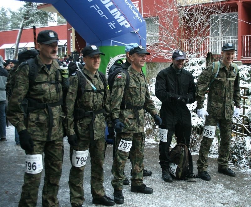 Rodzinne foto reprezentacji słupskiej Szkoły Policji.  Od...