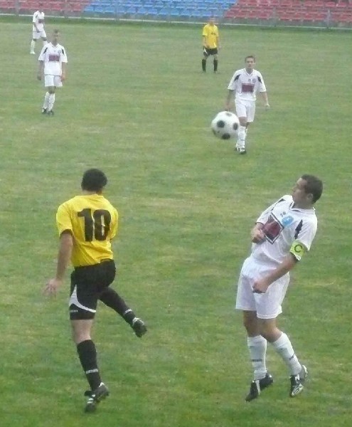 JKS (żółte koszulki) pokonał Błękitnych 3-2.