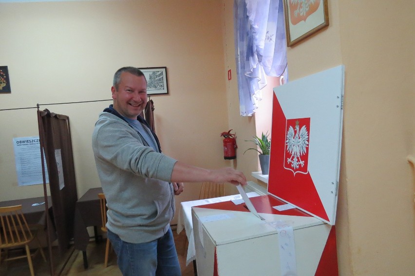 Sebastian Sobieraj pojawił się w lokalu wyborczym nr 5...
