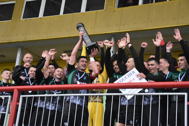Piłkarze ROW-u Rybnik sięgnęli po Puchar Polski w swoim podokręgu.