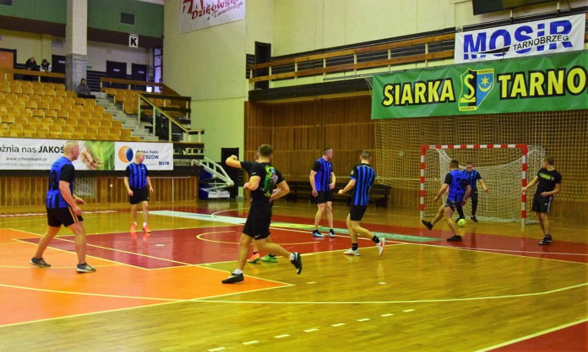 Charytatywny turniej piłkarski Gloria Cup 2023 w Tarnobrzegu. Finał akcji kibiców Siarki Tarnobrzeg dla małej Glorii. Zobacz zdjęcia   