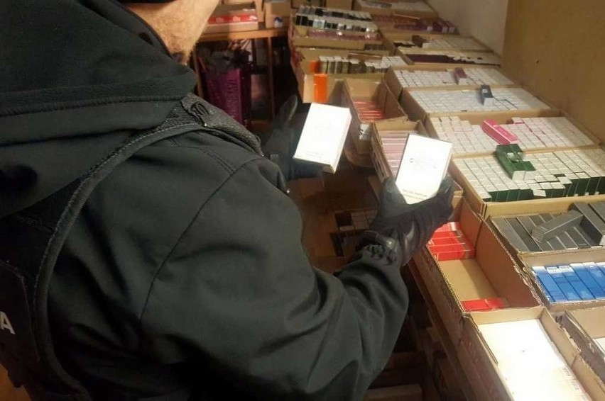 Przejęli podrabiane perfumy o wartość 1,3 mln zł. Białorusini trafili do aresztu (zdjęcia)