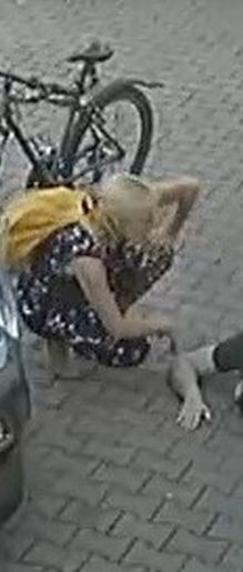 Białystok. Rowerzystka potrąciła pieszego na ul. Mickiewicza i odjechała. Policja poszukuje tej kobiety