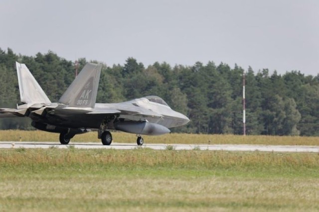 Do Polski dotarły amerykańskie myśliwce F-22 Raptor