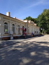 Nurzec Stacja. Biblioteka na dworcu PKP już działa! Mieszkańcy i podróżni książki wypożyczą na stacji (zdjęcia)