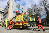 Kliniczny Szpital Wojewódzki Nr 2 w Rzeszowie otrzymał dwie nowoczesne karetki transportowe [ZDJĘCIA]