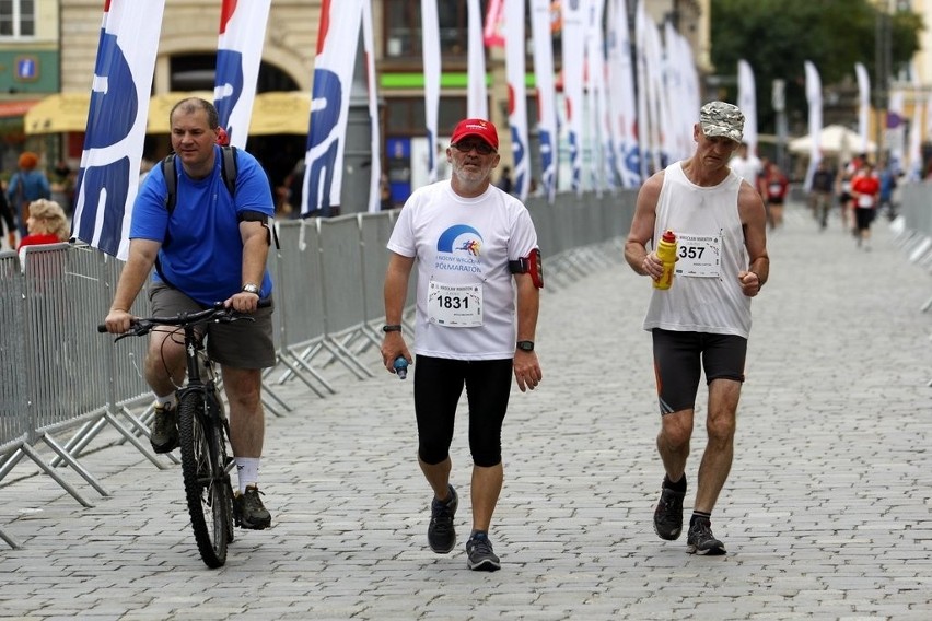 Maraton Wrocław - ZDJĘCIA - zawodnicy z numerami 1801 - 2000