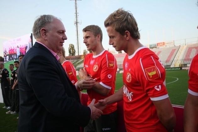 Sylwester Cacek nadal rozdaje karty w Widzewie