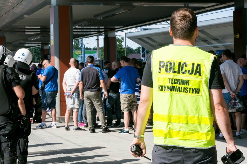 Wisła Kraków – Lech Poznań. Kibice „Kolejorza” przyjechali pociągiem specjalnym [ZDJĘCIA]