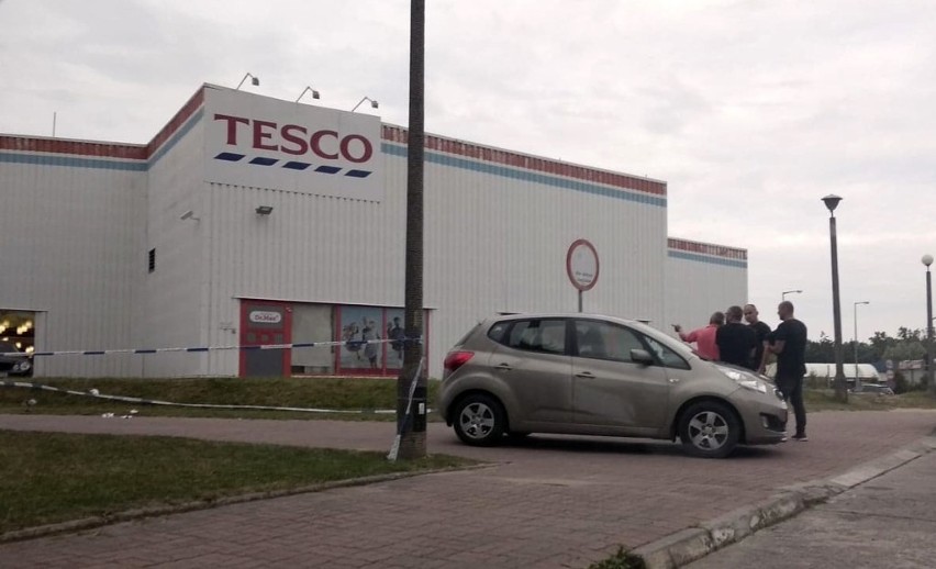 Do bandyckiego napadu doszło w piątek, 15 czerwca, pod Tesco...