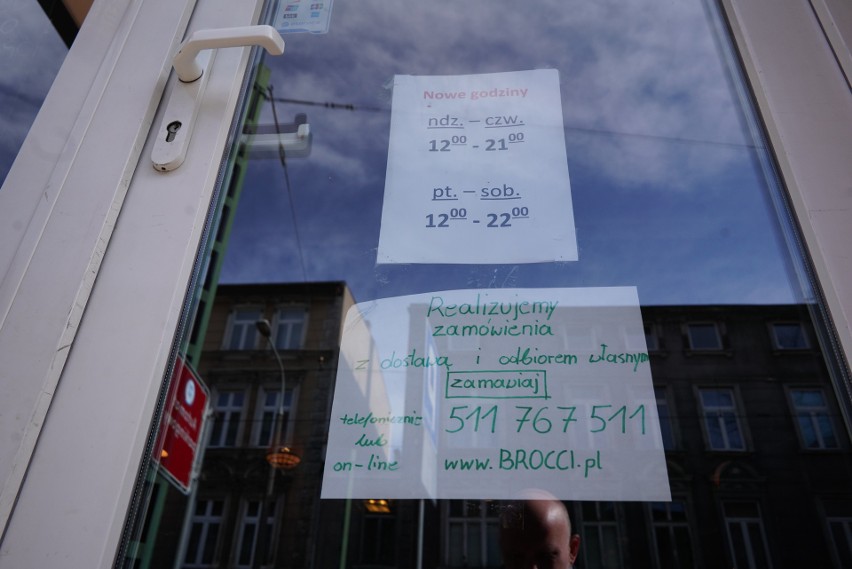 Koronawirus w Poznaniu. Jak działają sklepy, apteki i urzędy? Wprowadzono specjalne środki bezpieczeństwa